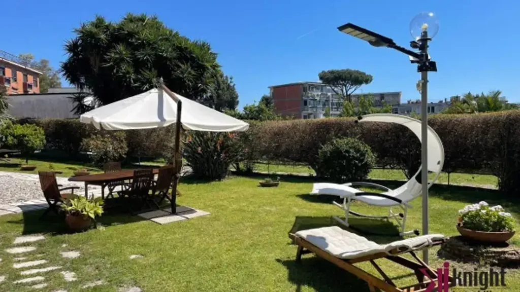 Jardin - Semi-Panoramic Apartment with Garden in Posillipo