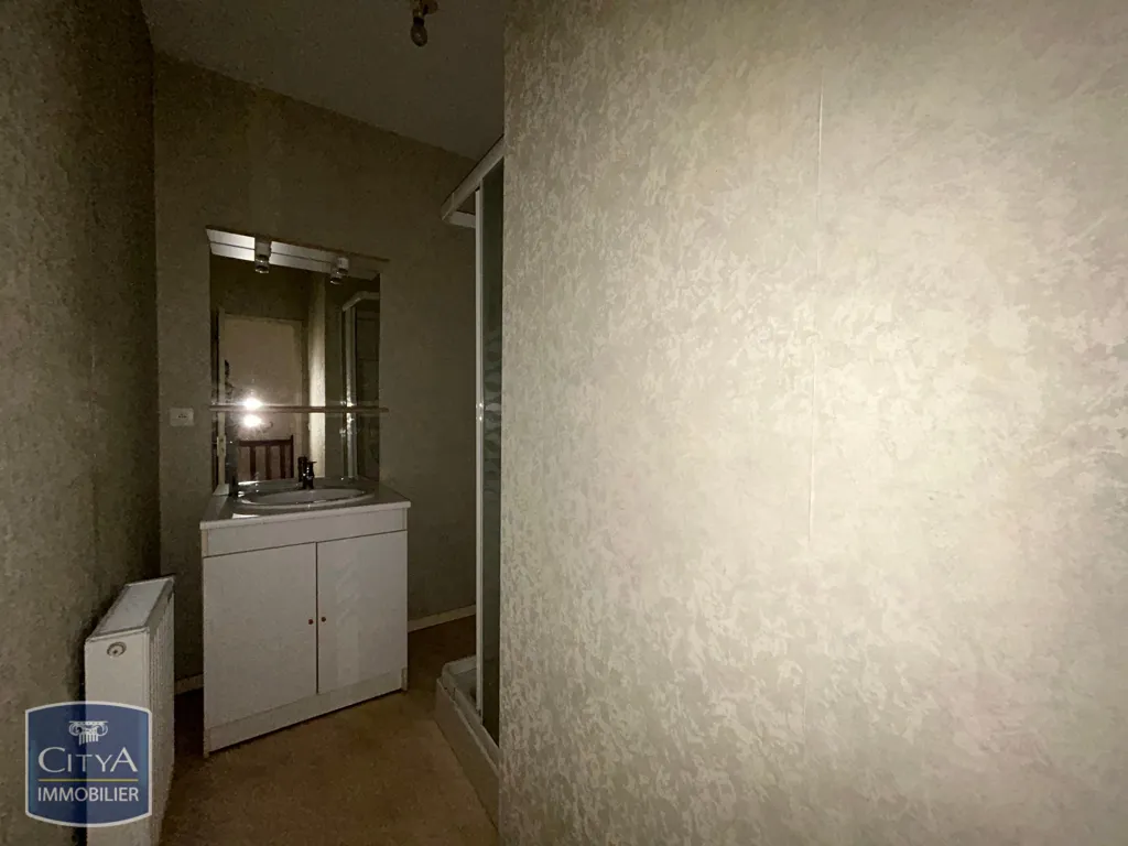 Bathrooms - Three-Bedroom Flat with Patio in Saint-Amand-Montrond