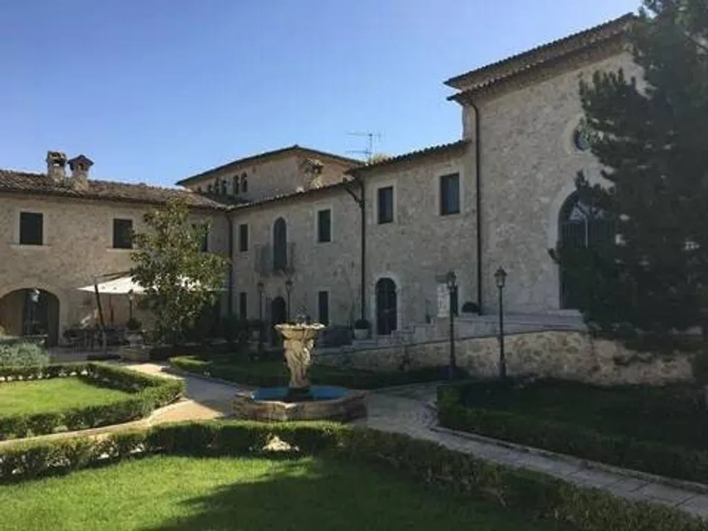 Aed - Luxury Villa with Pool in Lecce nei Marsi