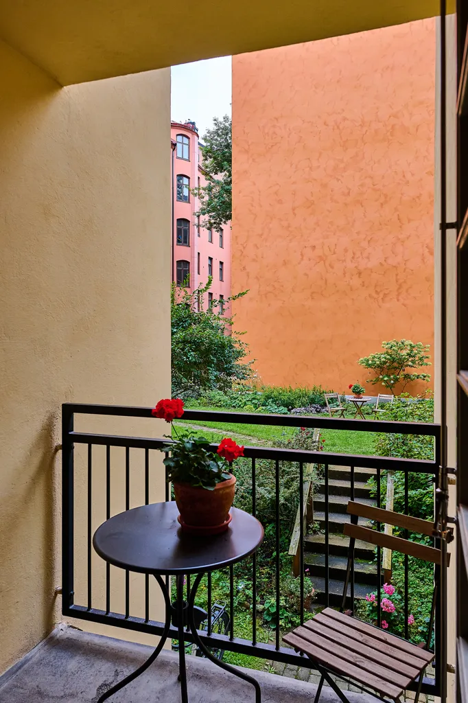Rõdu - Apartment with East-Facing Balcony in Söder