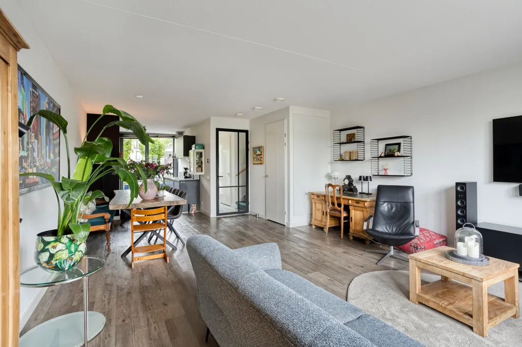 Elutuba - Modern Grachten House with Water View in Vathorst