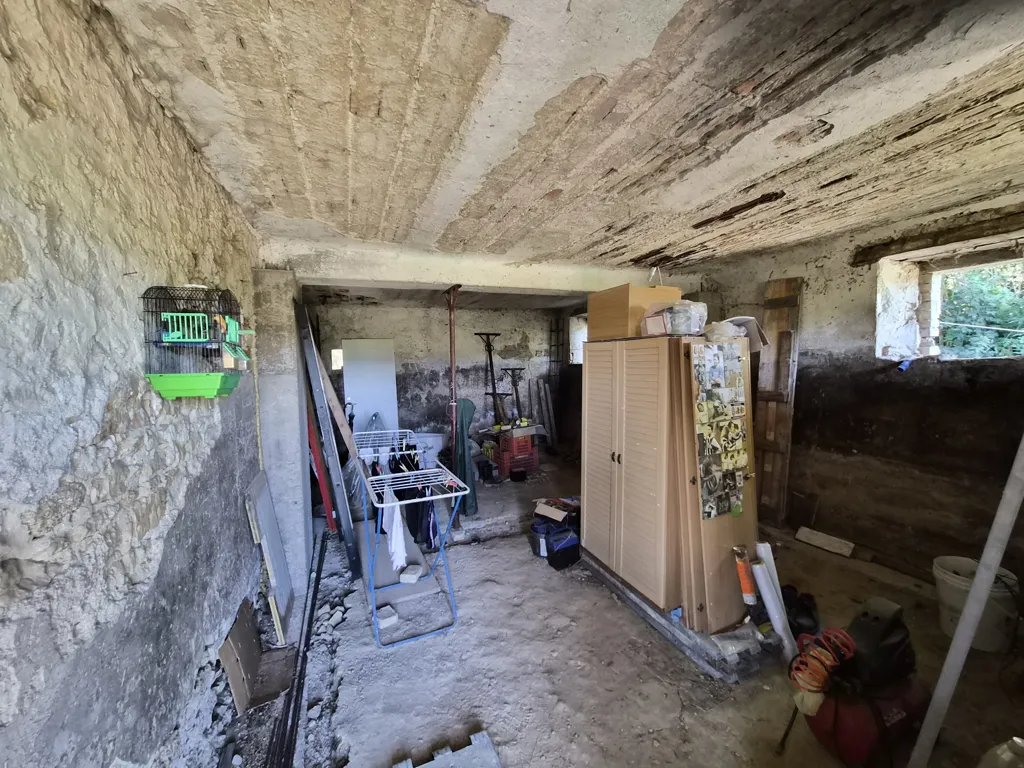 Lavanderia - Villetta a schiera da ristrutturare con giardino a Massignano