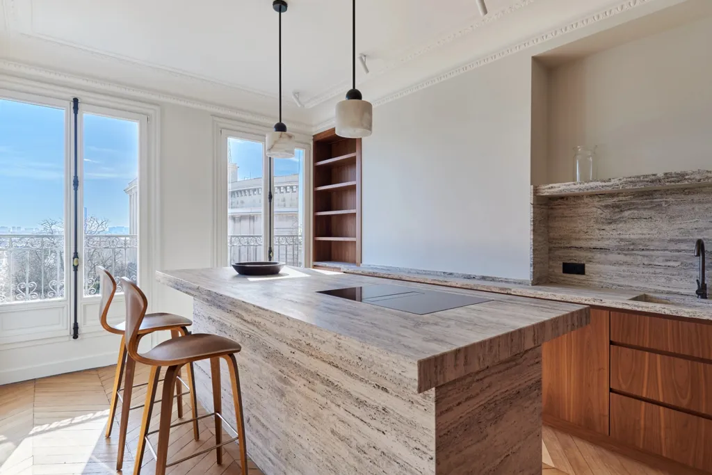 Cuisine - Appartement Rénové avec Vue sur la Tour Eiffel à Paris 16e