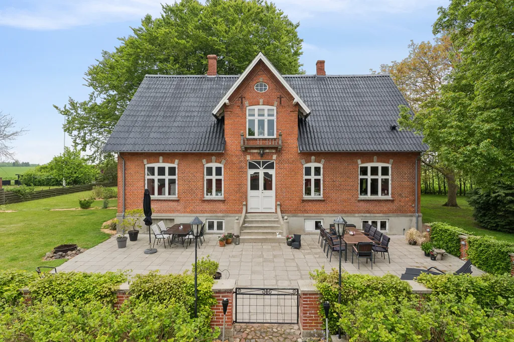 Välivaade - Classic Farmhouse with Stable in Kosterslev