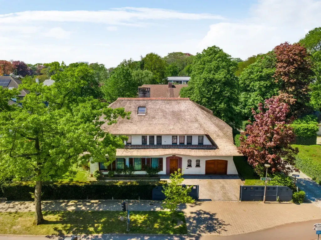 Õhuvaade - Thatched Villa with South-Facing Garden in Antwerp