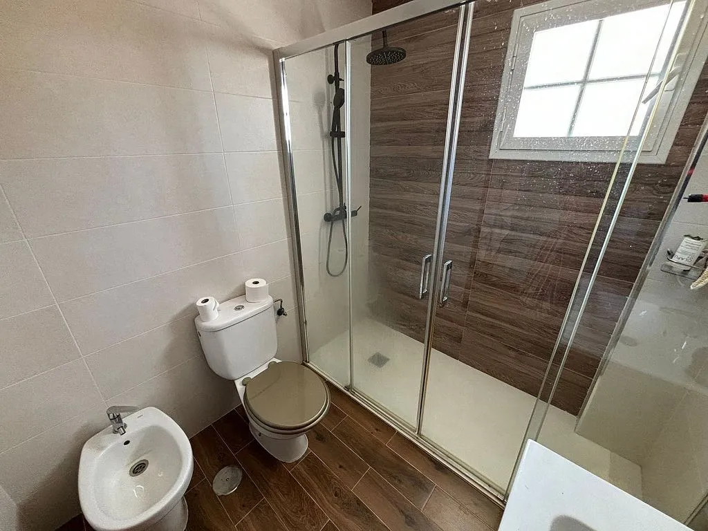 Salles de bain - Pared Chalet with Pool in Belvalle