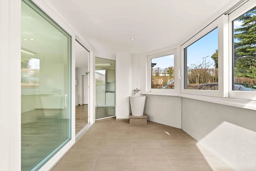 Esik - Commercial Space with Garden in Saint-Sulpice