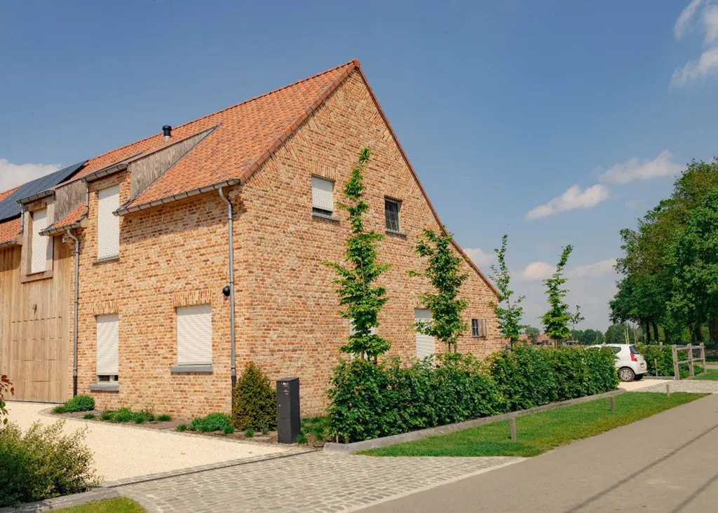 Esterno - Semi-Open House with Solar Panels in Peer