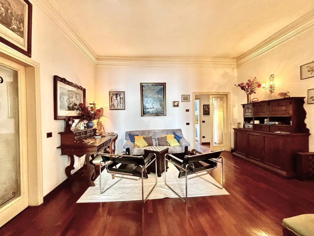 Elutuba - Spacious Apartment with Balcony in Florence