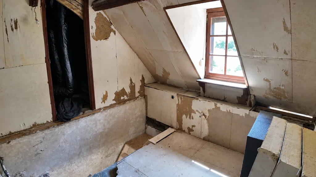 Pièces - Maison avec 3 Garages à Louzes
