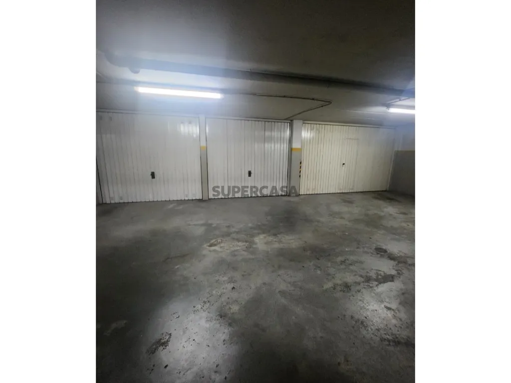 Garage - Apartment with Garage near Lordelo do Ouro