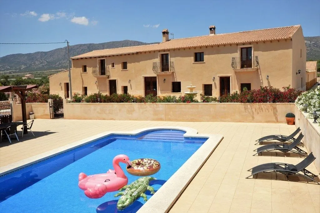 Bassein - Luxury Farmhouse with Pool in Monóvar