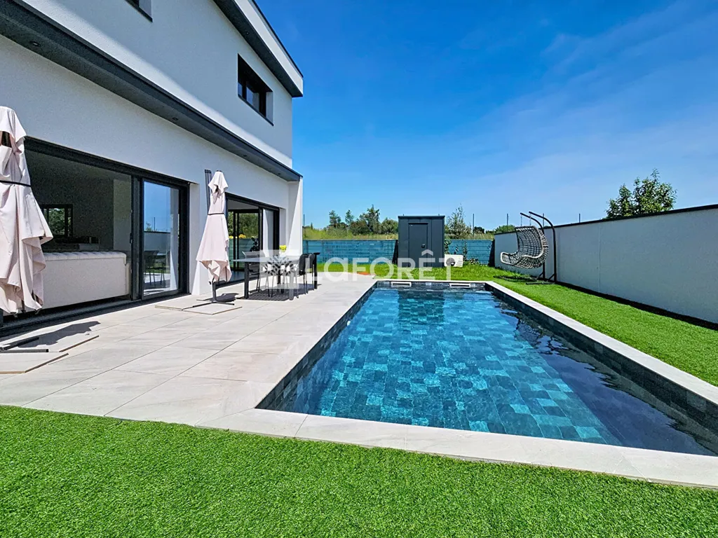 Piscina - Contemporary House with Pool near Angers