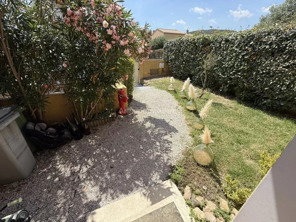 Garden - Villa with Garden near Nébian