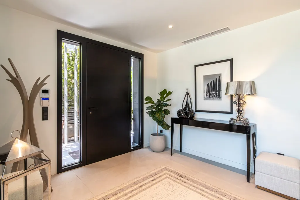 Entrée - Luxury Villa with Pool in Varkiza