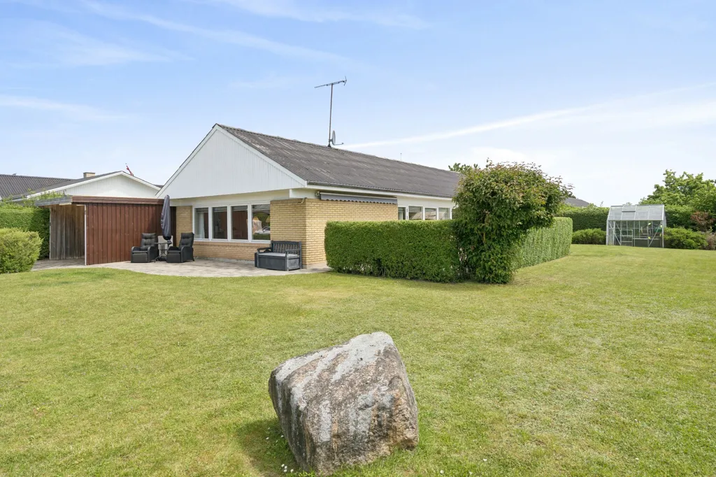 Jardin - Detached Villa with Garden in Viby Sjælland