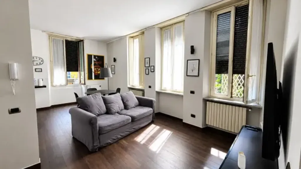 Elutuba - Rustic-Style Flat with Double Exposure in Milan