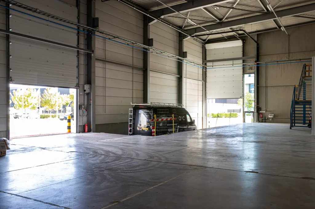 Garage - Magasin Fonctionnel dans le Parc d'Affaires Evolis à Harelbeke