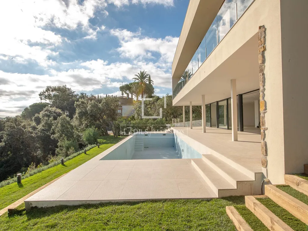 Piscine - Newly Built Villa with Sea Views in Platja d'Aro