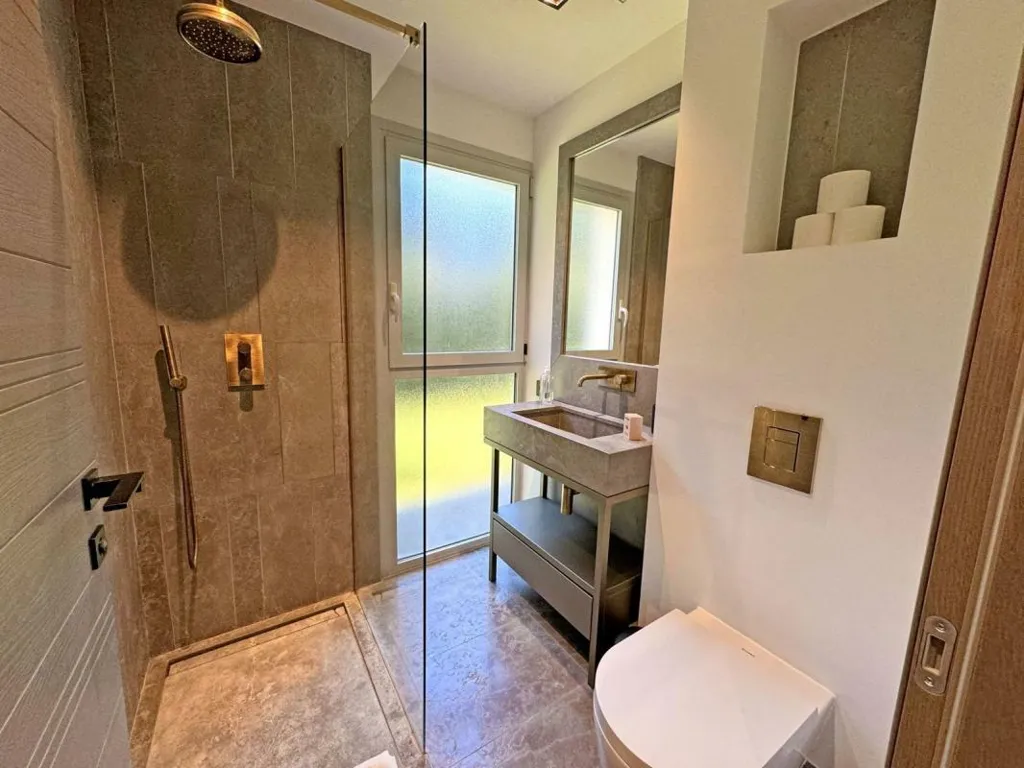 Bathrooms - 1950s Villa with Sea View in Cap d'Antibes