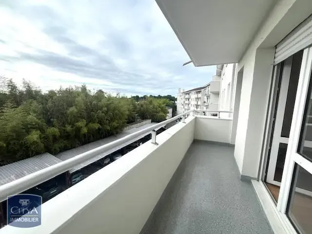 Balcone - 3-Bedroom Apartment with Balcony in Mérignac