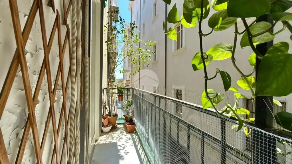 Balcone - Rearranged Apartment with Balcony in Naples