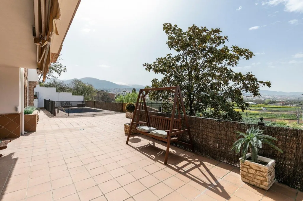 Terrass - Versatile Villa with Private Pool in Huétor Vega