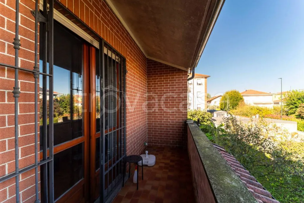 Balcony - Elegant Villa with Private Garden in Chieri