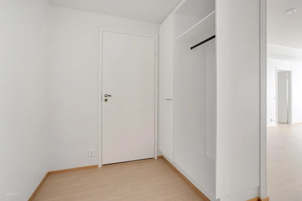Pièces - Modern Flat with Glazed Balcony in Herttoniemi