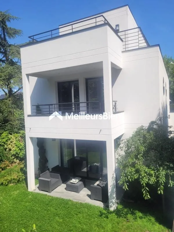 Välivaade - Architect-Designed Home with Garden in Saint-Cloud