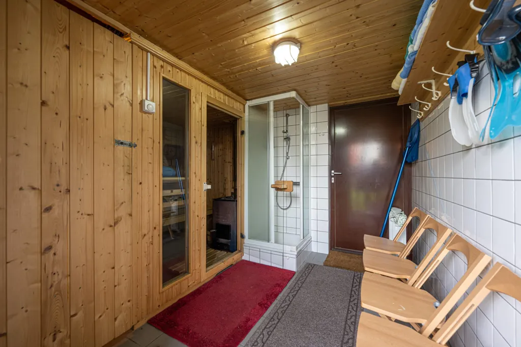 Toad - Villa with Pool in Quiet Green Area