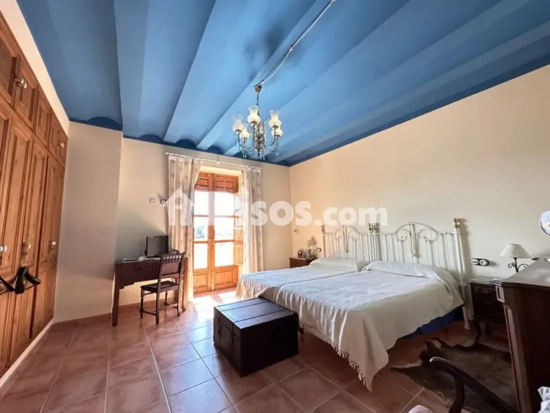 Chambres - Historic Finca with Vineyards in Requena