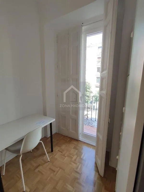 Bureau - Apartment with Balconies to Plaza de Chueca, Madrid