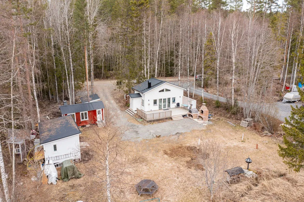 Aerial - Year-Round Cottage with Boat Access in Binnäset