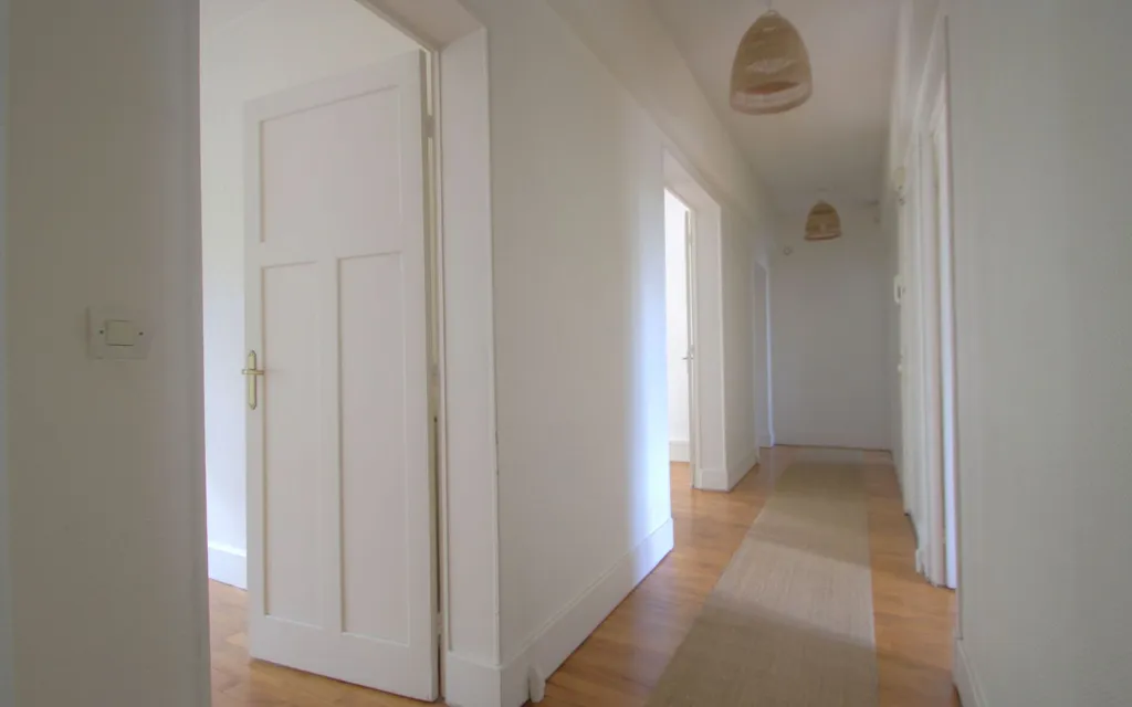 Hallway - Apartment with Park View in Orléans