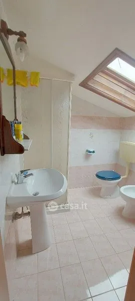 Salles de bain - Two-Storey Apartment with Balcony in Serramazzoni