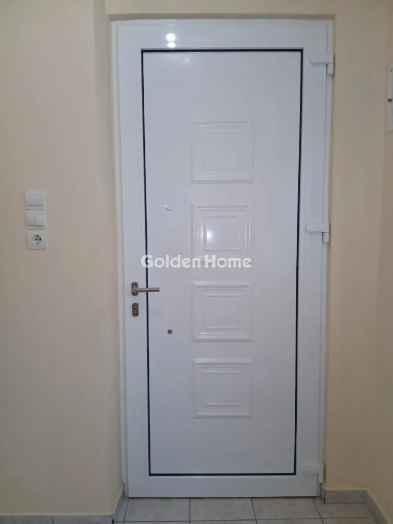 Hallway - Modernised Apartment with Garden in Lamia Centre