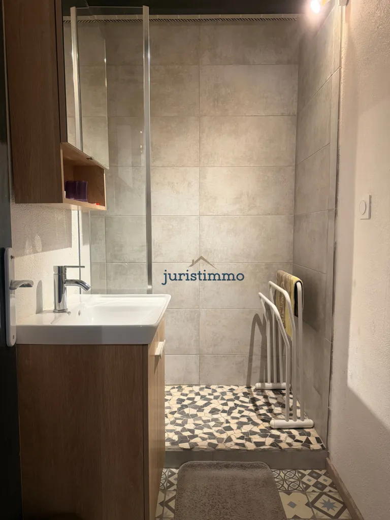 Salles de bain - Appartement T2 avec Grenier à Rasteau