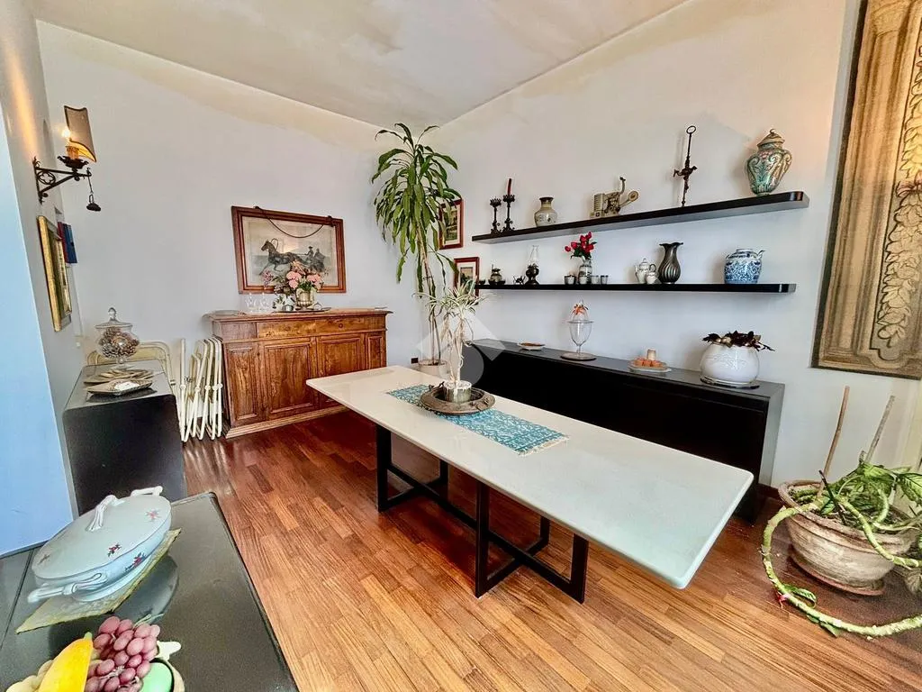 Söögituba - Spacious Apartment with Balcony in Florence