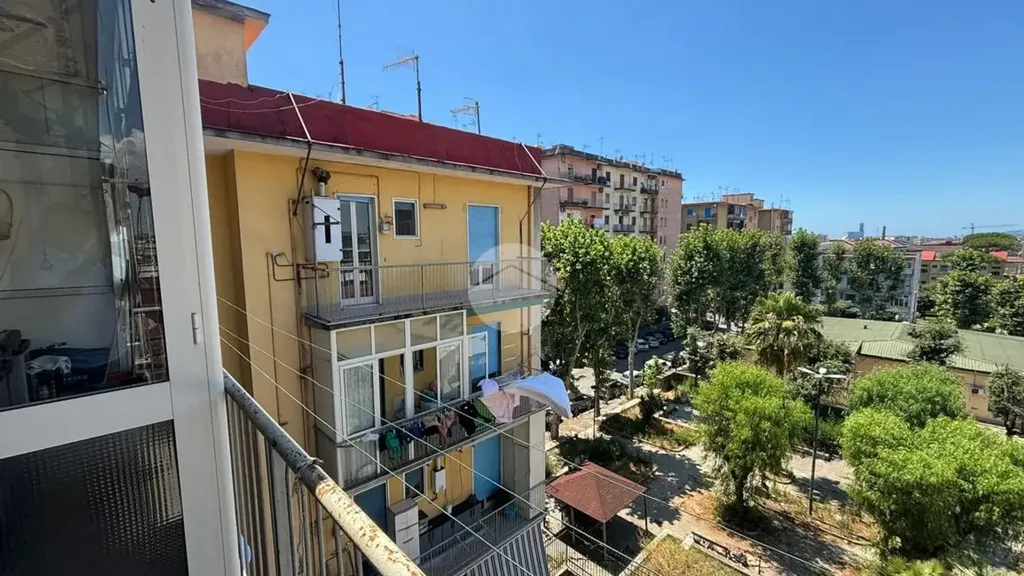 Balcon - 3-Bedroom Apartment with Balcony in Naples