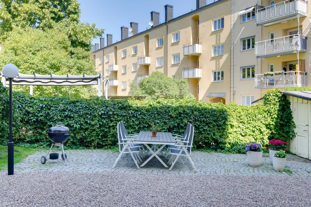 Terrace - Art Deco Flat with Balcony in Central Norrköping