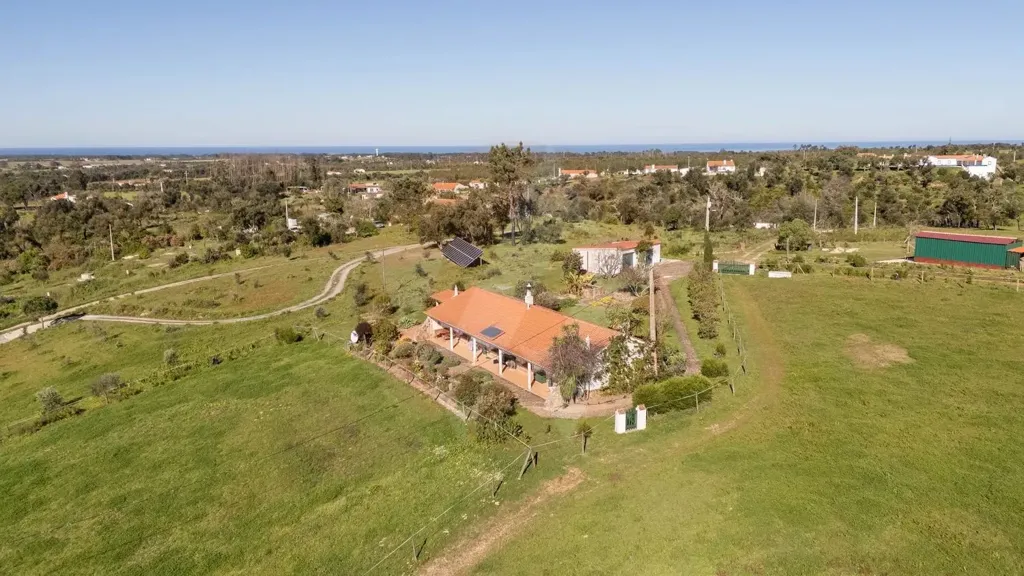 Vue aérienne - Equestrian Villa with Water View in Beja District