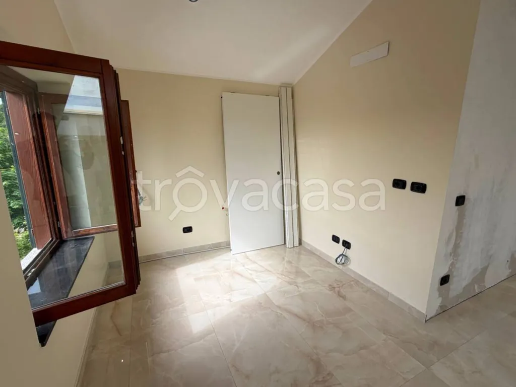 Toad - Modern Mansard Apartment with Terrace in Borgo Ticino