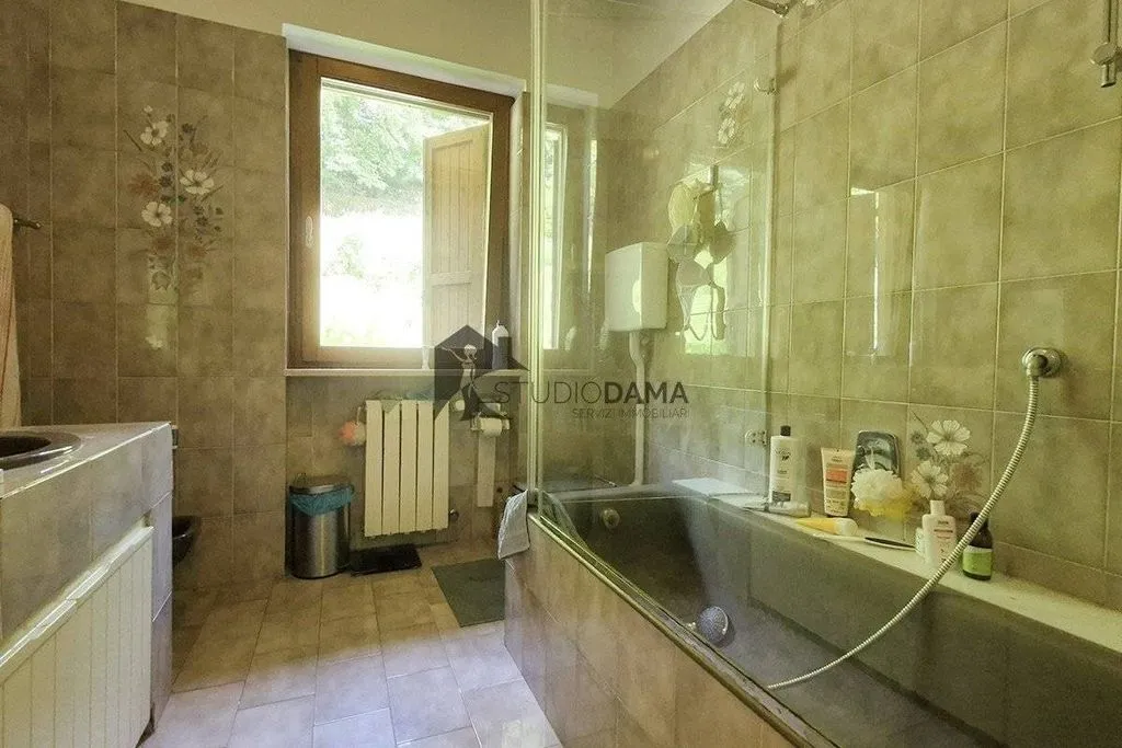 Bagni - Villa with Extensive Land in Collebeato