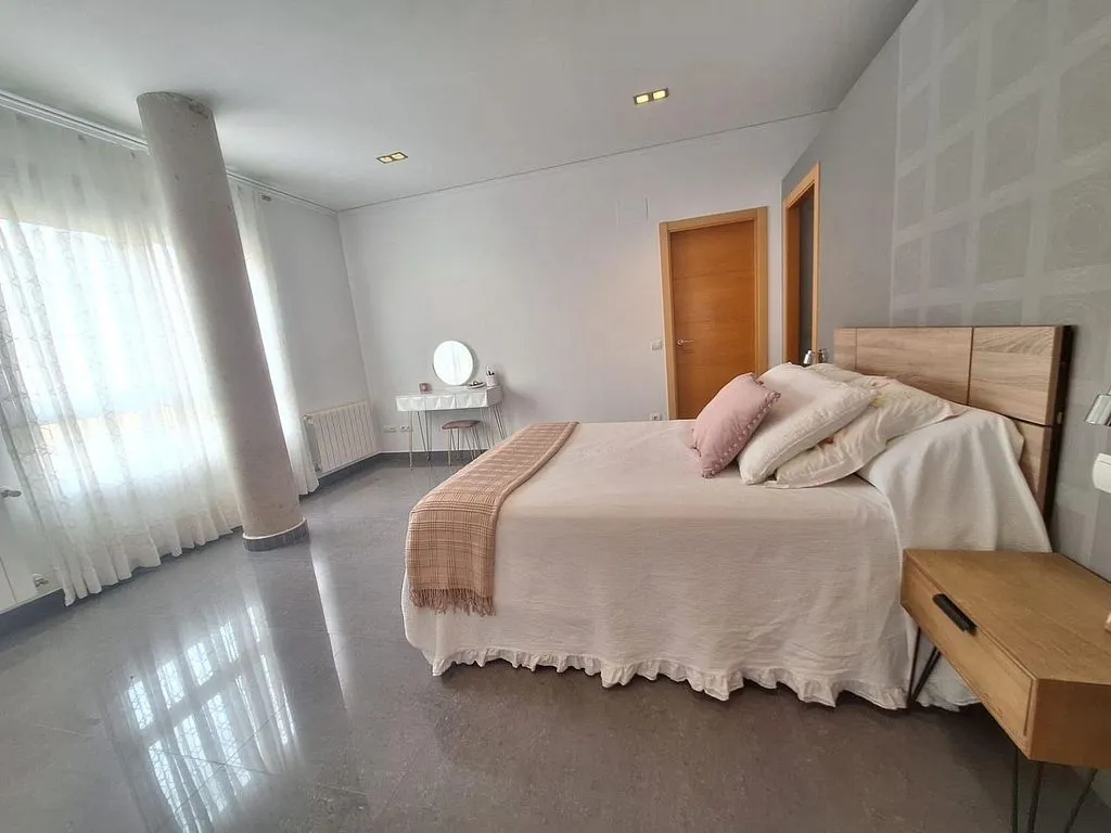 Magamistoad - Spacious Corner House with Terraces in Alginet
