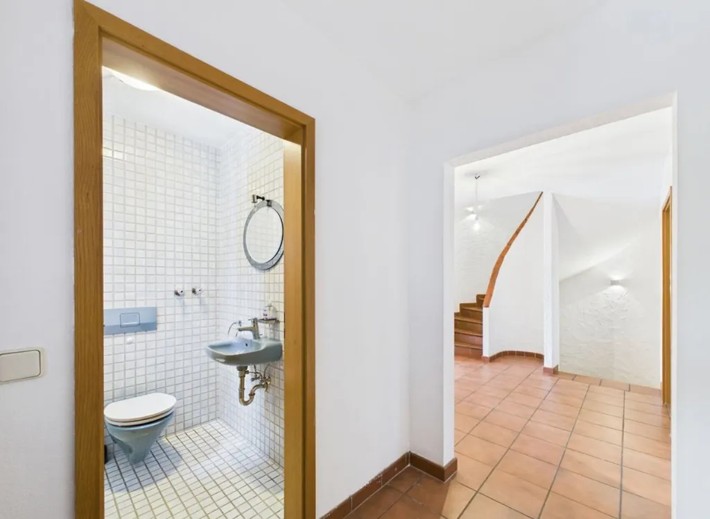Bathrooms - 5-Piece House with Garden in Nanterre