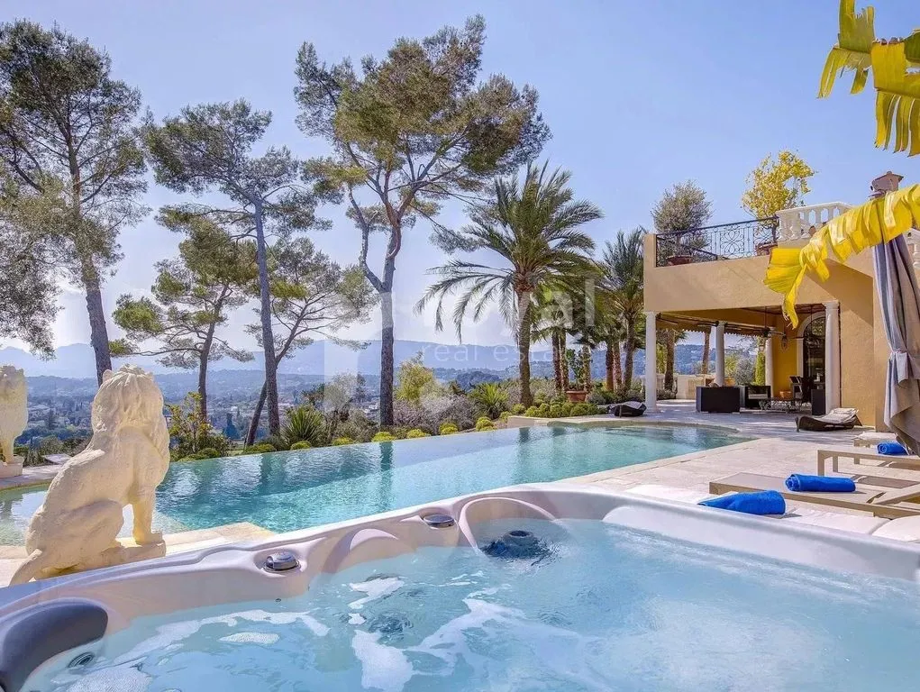 Piscine - Villa Luxueuse avec Piscine à Mougins