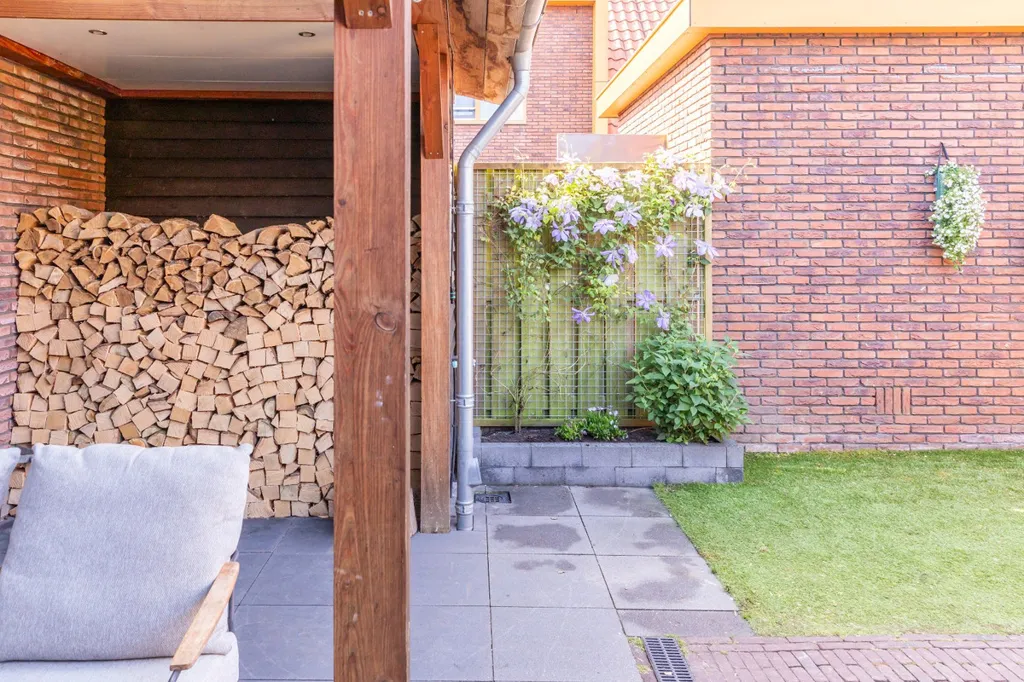 Terrass - Semi-Half Corner House with Veranda in Kesteren