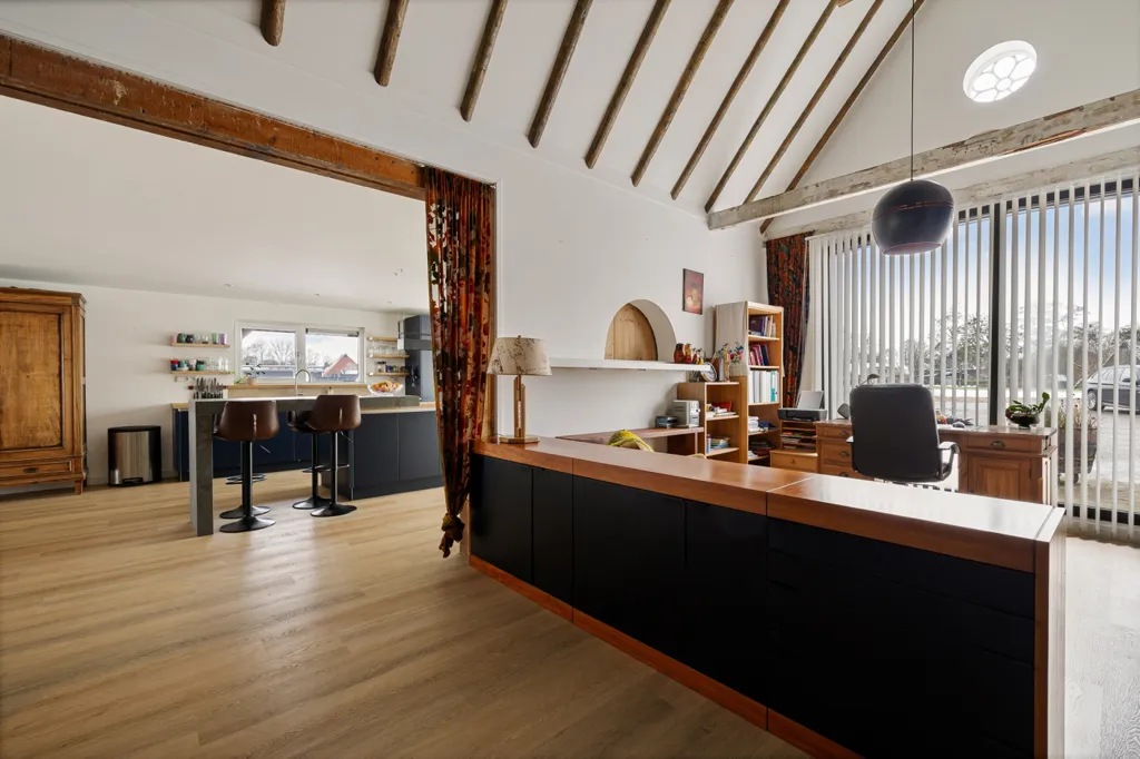 Bureau - Luxury Semi-Bungalow with Garden in Wytgaard