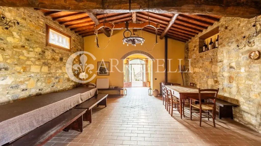Salle à manger - Vineyard Estate with Casale in Chianti
